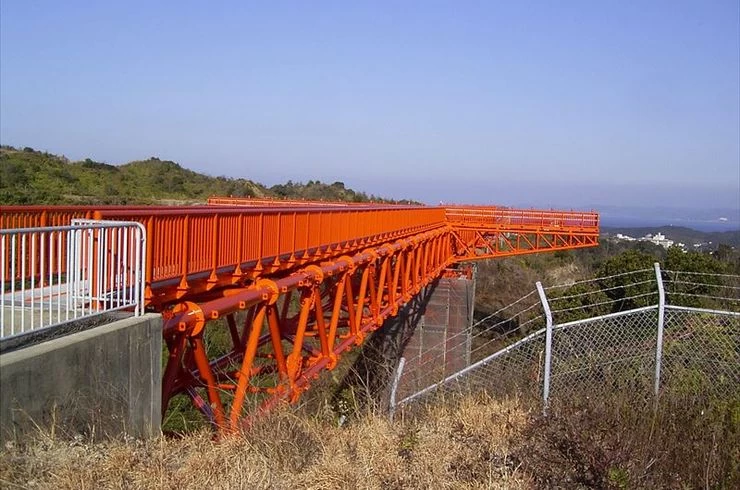 空港連絡橋塗装